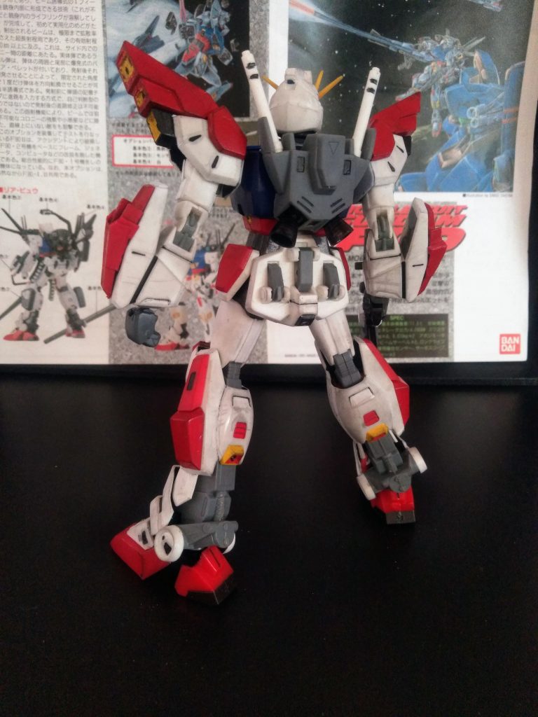 設定では強奪された｢元 2 号機｣を回収🤔　｢諸々を改良し再び運用をしている｣ と、なっています🧐　　　　　　　　　　　　　　　　　　　　　なので｢F 91 ｣要素が混じったようなデザインになっているのかなぁ❓　　　　　　　　　　　　　　　　 に、しても何時になったら｢2号機は強奪される｣という宿命から逃れられるのでしょう　😔💨