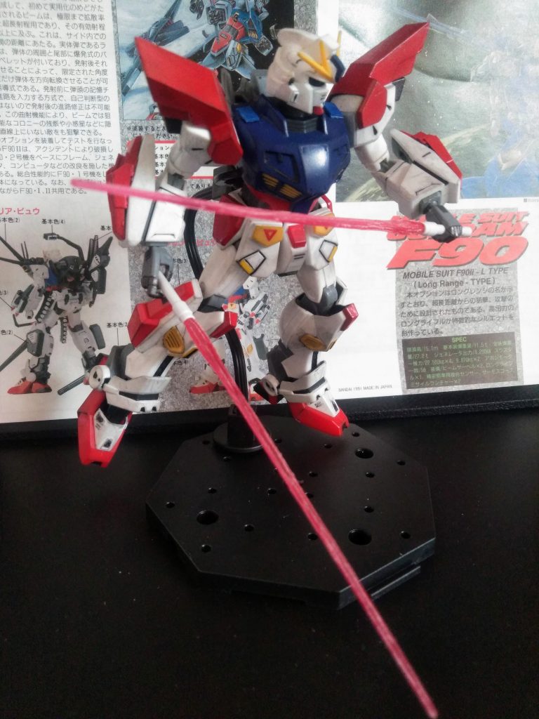 何時も通りに｢サーベル抜刀 二刀流❗｣　　　　　　流石は旧キット❗ 全くポーズが付けられん😢なら動く様に改造すればいいんだよ❗👹