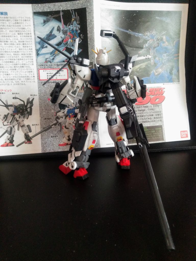 ハイ。後ろから😊　　　　　　　　　　　　　　　　　　ご覧下さい。｢ロング レンジ ライフル｣は折り畳んでもこの長さ😲 あぁ、溜まらん 🤤