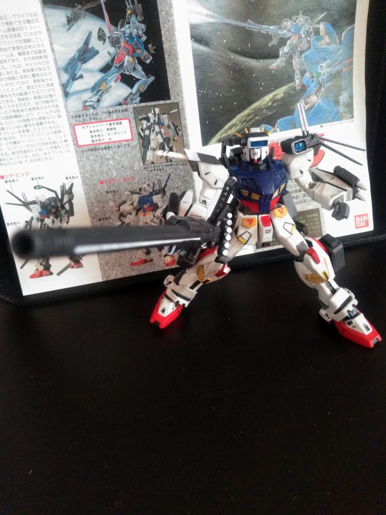 『撃つぞ❗❗』的なポーシング🤔　　　　　　　　　流石旧キット❗射軸と視線が合っていない😭なら動く様に改造すればいいんだよ❗            👹 Part Ⅱ