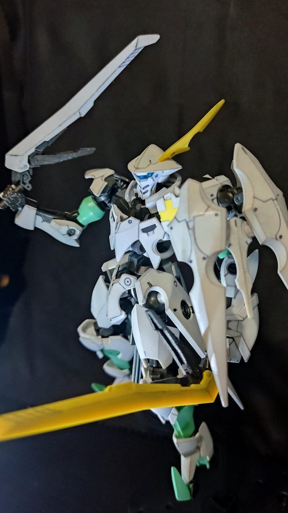 左側から。シールドバインダーがカッコいいのに、角度とかの工夫が出来ていません…