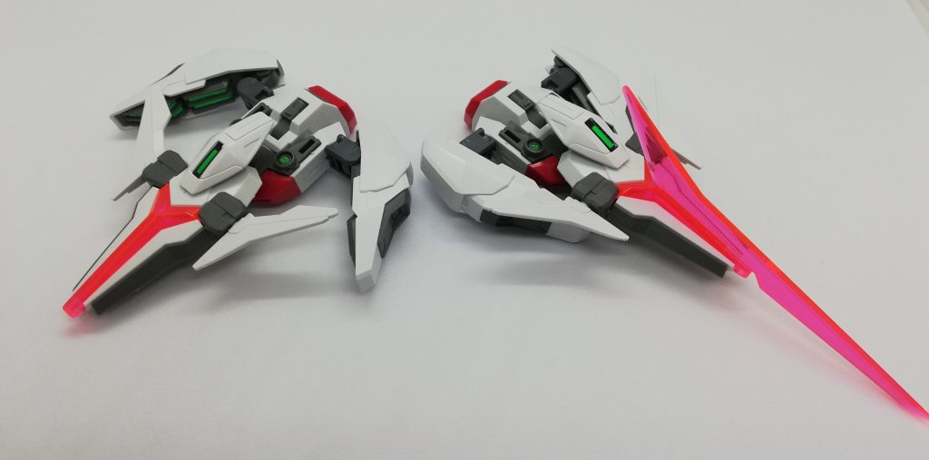 分離した状態。攻守万能なマルチデバイスビット、接近、遠距離ともにこなせる仕様。