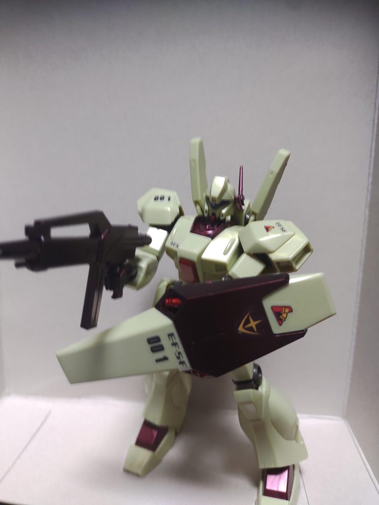 盾構えつつ射撃