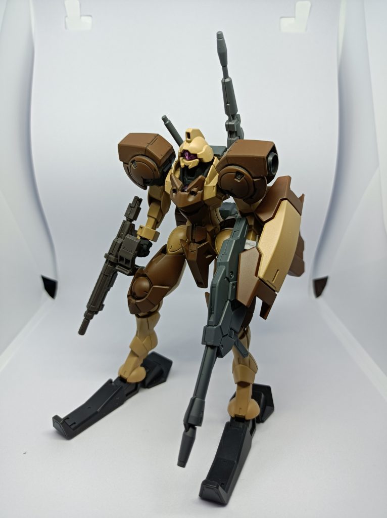 移動イメージ。スキーで砂に足を取られないようにしつつバックパックやホバーユニットで推進力を得て滑るような感じです