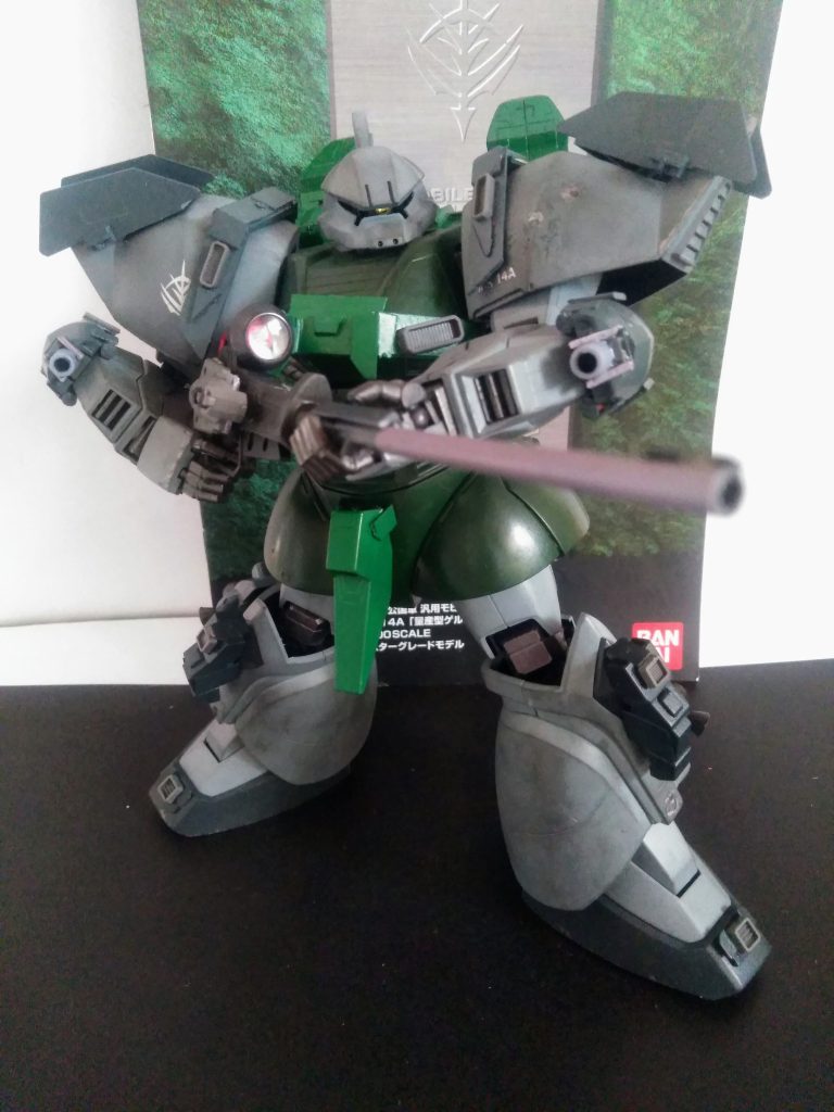 ｢ジオン独立火星軍 オールズモビル｣は｢RF(リファイン)モビルスーツ｣という独自のMS群を所持しているのですが、自分の技量ではソチラに寄せるのは無理なので、｢機体のアップデートを続けた外部から入隊してきたパイロット｣という妄想設定でお願い致します🙇｢ビーム ライフル｣は現行使用のモデルに｢ゲルググ専用の外装を無理矢理被せた｣という風に見て頂けたら幸いです😊　                             まぁ｢新たに造り興すのが面倒だった｣というのが本音だけど・・・😋