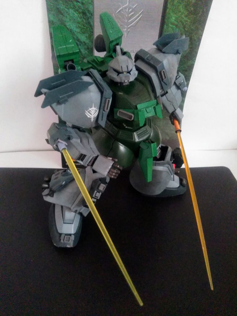 ジェネレータが云々カンヌンなので　　　　　　　　　｢専用サーベルに似た外見｣の｢高出力ビーム サーベル｣もヤッパリ使えます😤サーベルの中身は最新式とご理解と下さい🤗