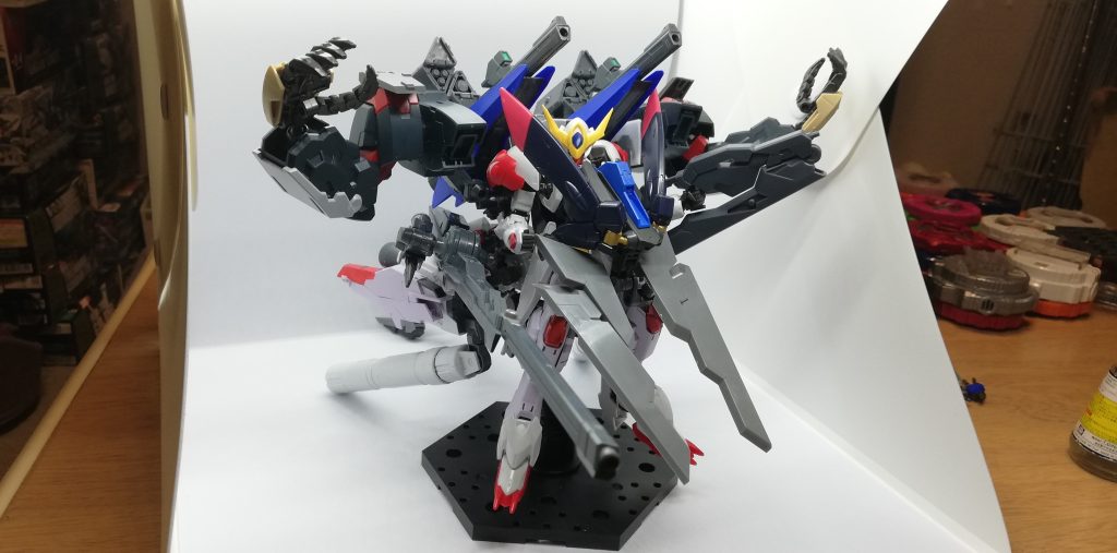 とにかくデカすぎてカメラを引かないと全体像が撮れない。