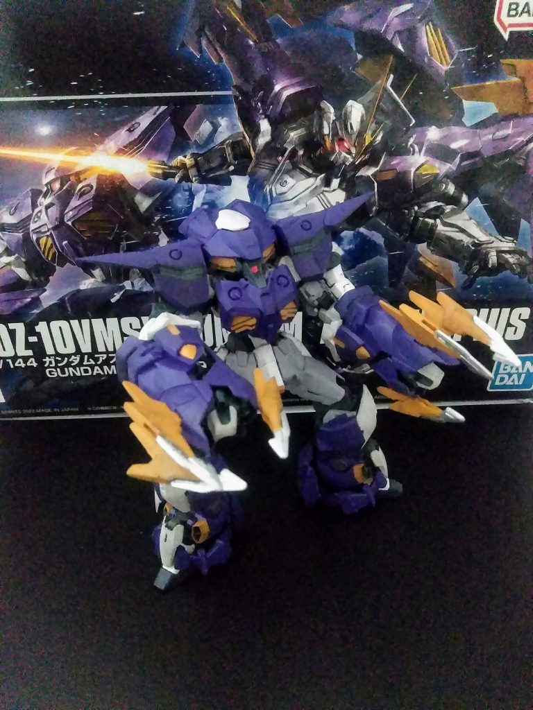 其では、この子のウリである「ズゴック フォーム」に移行です🤗 「接近戦モード」と認識して欲しいとの事 😂 解説によると「全空域対応」と在ります😲 そして、期待通りに水中戦が大得意だそうで🤣 ウ~ム・・・この異形感が堪らない🤤