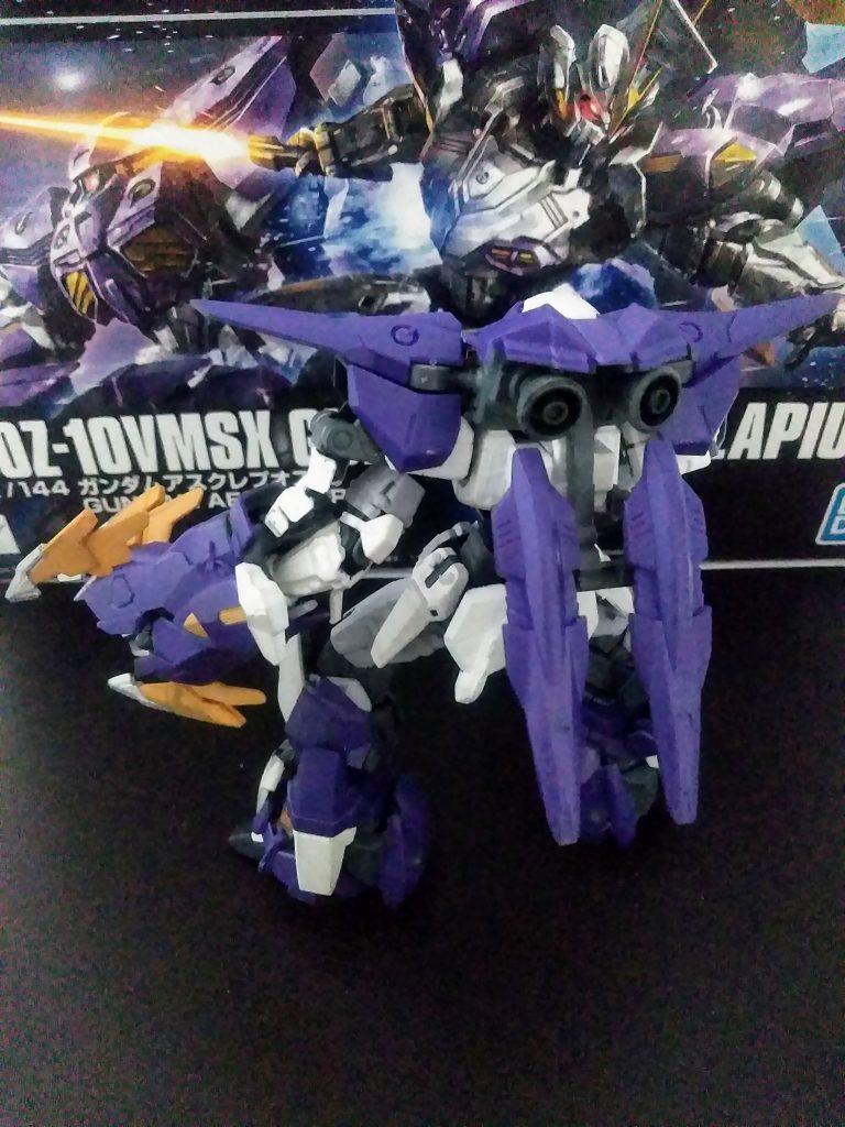 ハイ。哀愁誘う「後ろ姿」 おぉ!結構イケてる❓とても「ガンダムタイプ」とは思えない🤔