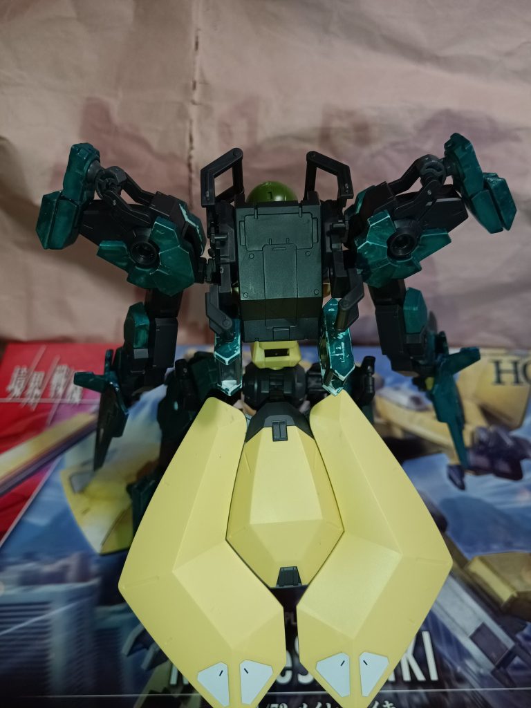 背中　なんか幅広い