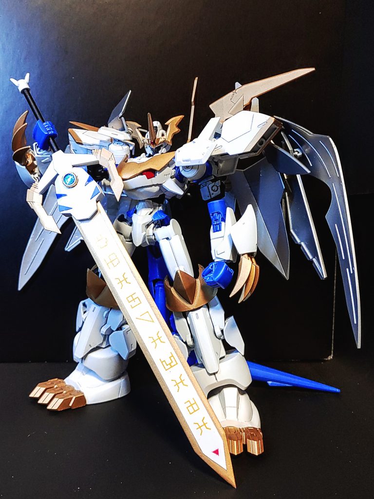 最後にもっかいサムネので。お気に入りです。デジモン見立て始めた頃からいつか作ろうと思ってた一体ですし、一番好きなデジモンが何かを考えた時に真っ先に候補に挙がる程度には好きなデジモンです。それ故、技術が追い付くまでは作らないようにしていましたが今回、自分も多少は技量が上がったことと劇場版ということで作成する決心ができました。実物は写真より大分粗がありますが最高傑作と言っても過言ではない出来になったと思います。今後も精進してまだまだデジモン作っていきたいと思うのでよろしくお願いいたします。それでは長々とありがとうございました。