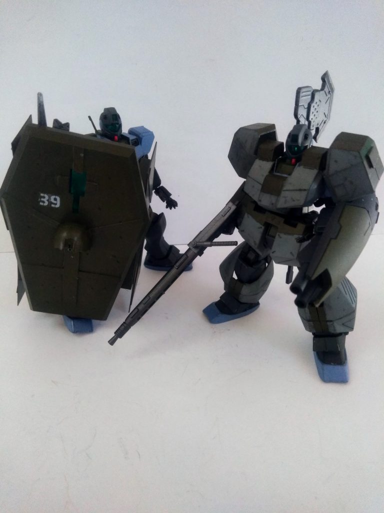 『アルカード中尉率いるダディズ プリーチ小隊』が所属する【第105機動突撃戦隊】 その艦隊に【サラミス級 《ユーヤッチャイナ》 】は配備されています。 そして搭載MS小隊のパイロットに《イシヤ・キイモ准尉、モンブ・ラン准尉》が居ります。今回はそんな彼等の搭乗機体をご紹介😤