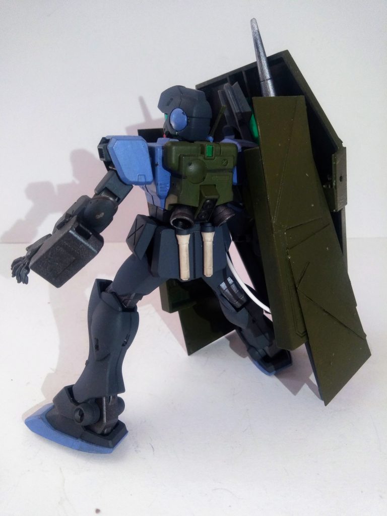 後衛担当なのは言わずもながですね🤔 この様に片腕で所持は可能です😊間違いなく、地上での運用は無理でしょうけど・・・😋