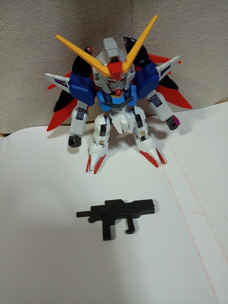 ビームライフルはHGガンヴォルヴァから。腕パーツはHGガンダムマーク２やグエル専用ディランザ、ディランザソルのパーツを採用しています。