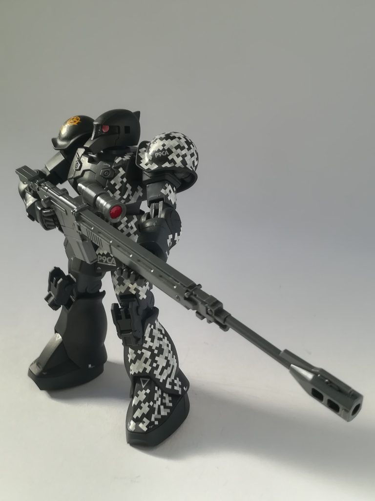 元はホビーリサイクル店で購入した組み立て済みキットで、黒色に塗装されていました。筆塗の様で、まじまじと見ると勉強になります。これに白系の水転写デカールでシルバリングにならないようにと、練習としました。