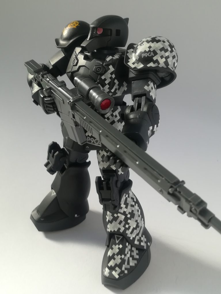 全身を迷彩にしたかったのですが、左半身だけになってしまった…これからは、全身にデカールの作品をみると、頭が下がる思いです