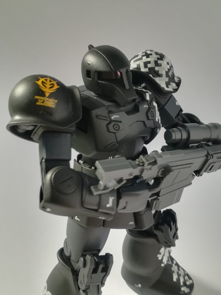 肩に ZEONスミ入れ、トップコートつや消し。