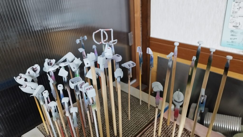 本体の白部は、ライトブルーとキャラクターホワイトを混ぜたものにしてます。