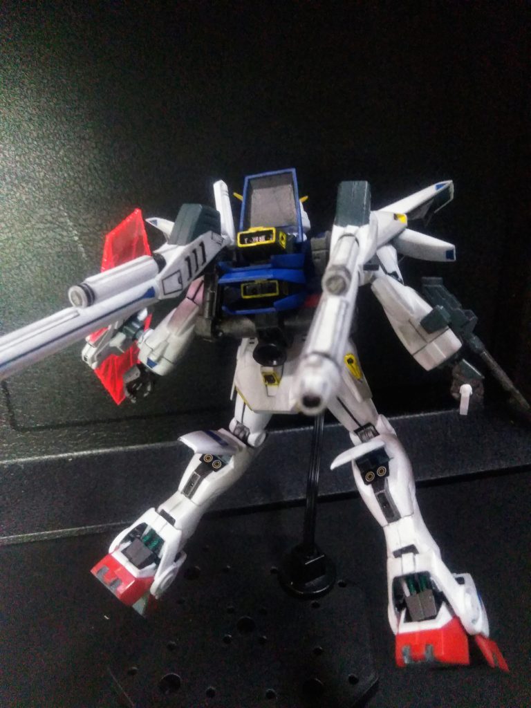 ハイ。スラスター全開❗              両肩、両脹ら脛のカバーを解放と成ります😊無理矢理「F 91 感」を出そうとしている様な気が・・・😔