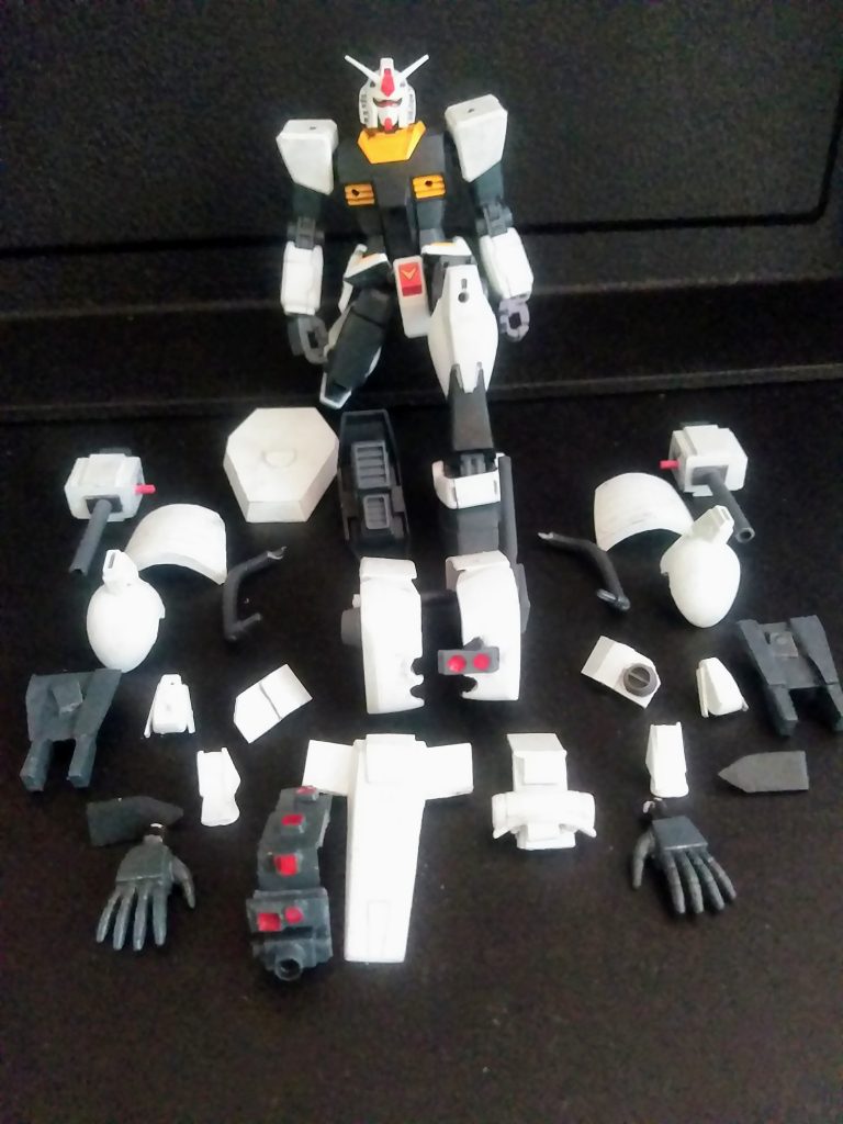 まぁ、元キットを晒すのは今更だと思うので何時も通りに逝ってみますか😊           『季節具合が此処のところ初冬の雰囲気を醸し出して来て、コンナの観ている場合じゃないよ❗😠』                などと仰らず、お付き合い頂けると幸いです🙇