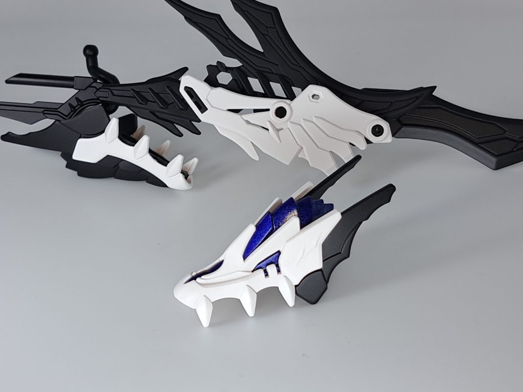 武器はハイパー・メガ・バズーカ・ランチャーカラーに。目など一部はHi-νガンダムっぽく。