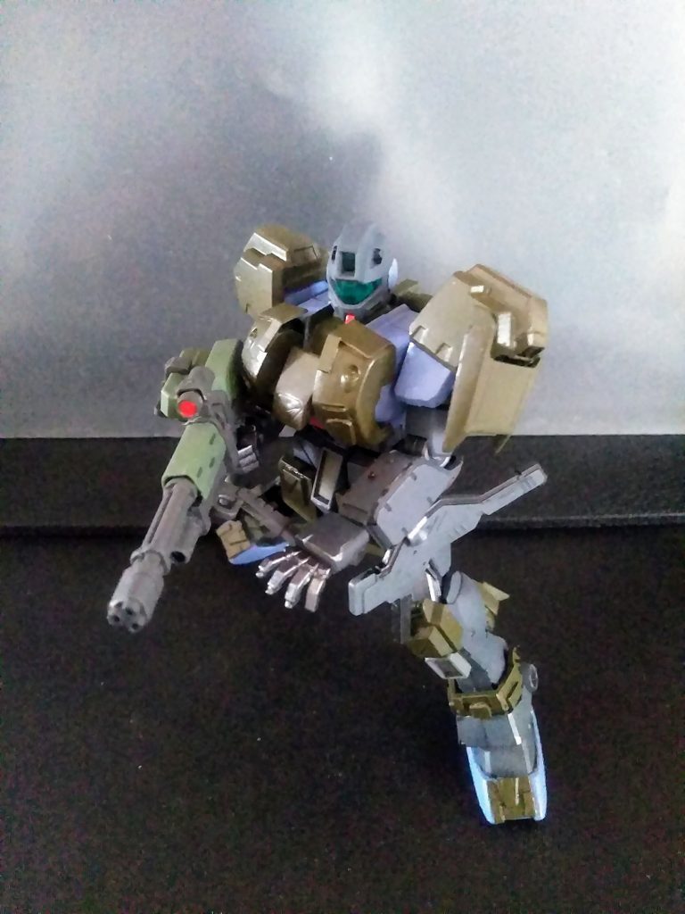 追加武装は「ジム・スパルタン用ガトリング・ライフル❓・超硬性トンファー × 2 」そして、背部に「スラスター増し増し」となっております😊「増加装甲」はゆとりを持たせたので可動域が従来のまま😊 高機動&突貫戦闘に対応です😢