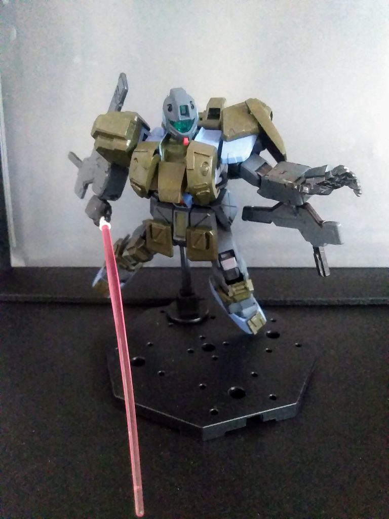 なので、こんなイメージで突撃です😤元が古いキットだから可動域には物足りなさを感じちゃいます😣