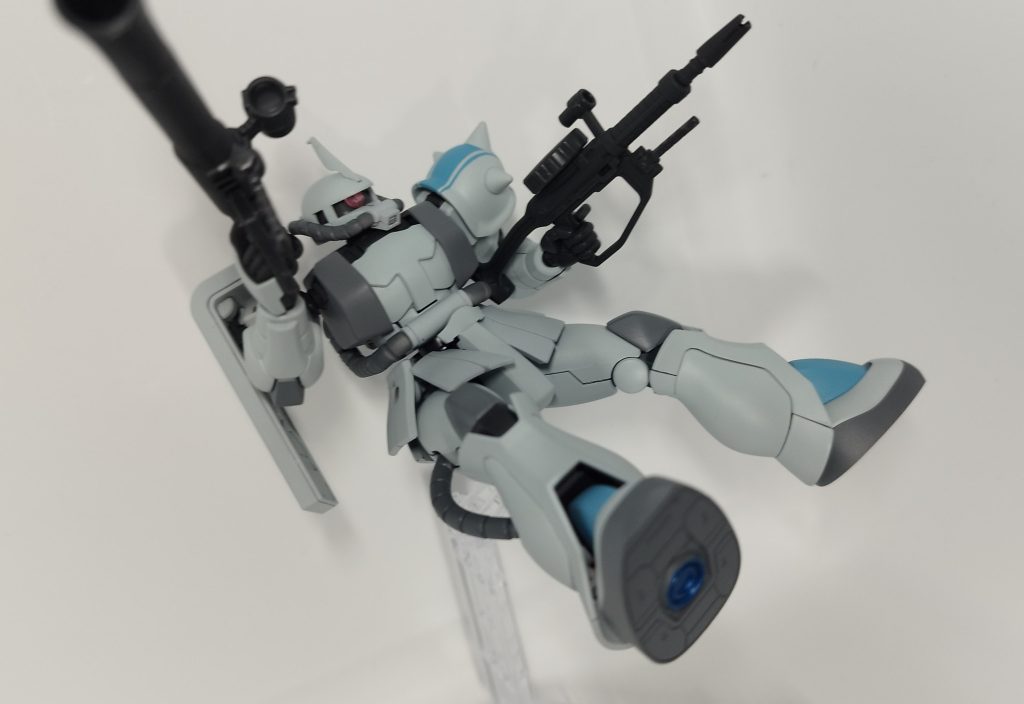このキットの良いところは、左右のハンドパーツに持ち手ついてる所