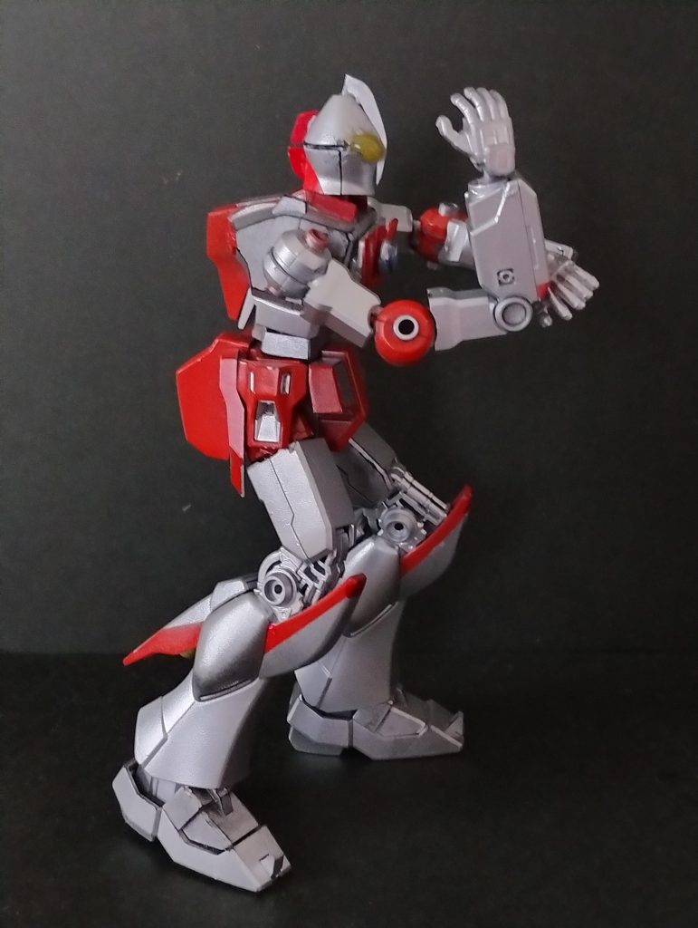 胴体を反転したことで猫背っぽくしました。EGは胴体が前後に動くので便利です。