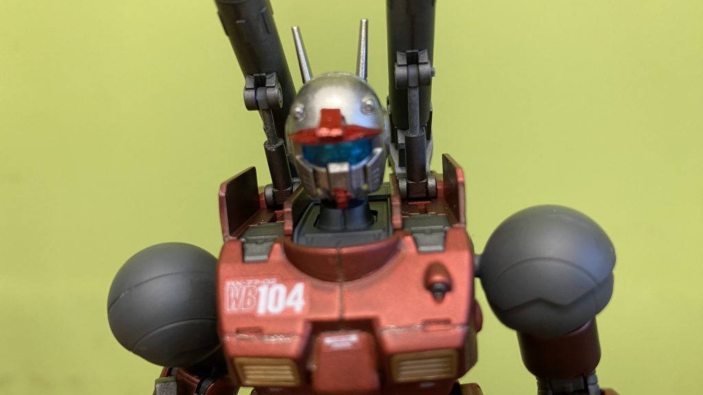 ボディーに付けると首が長くなった感じでバランスが悪くなってしまいました。。。色はサフ無しでガンダムマーカーを使用しました。