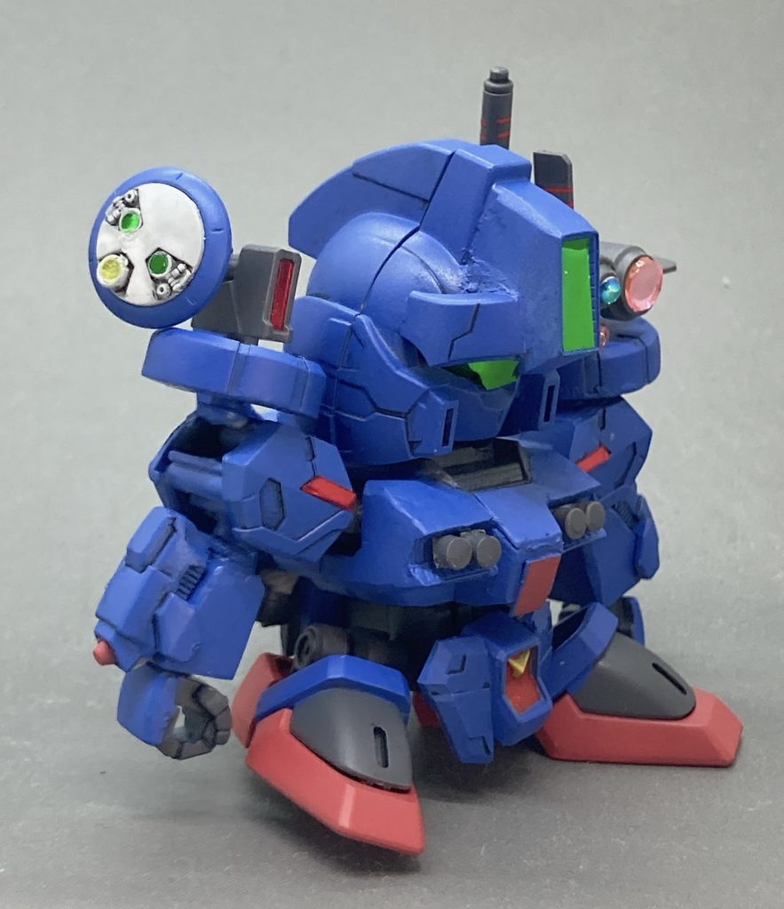 横。レドームが目立ちます。腕のはグレネードではなくプローブだと思います。