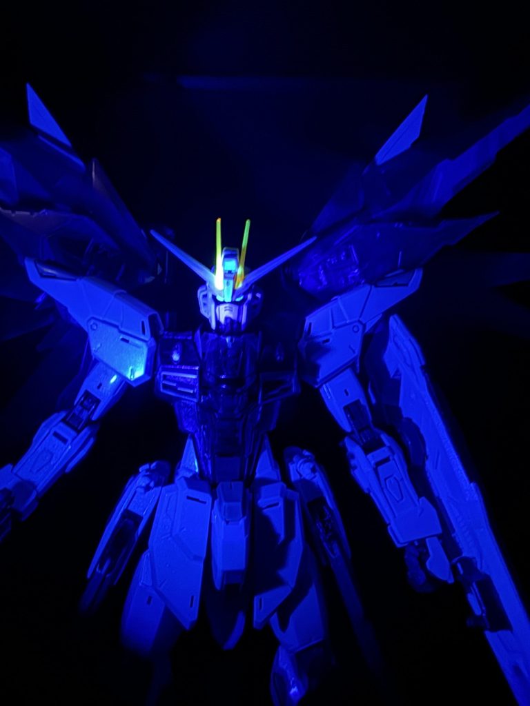 フリーダムガンダムver2.0 ソリッドクリア MG フリーダムガンダム Ver 2.0 ソリッドクリア｜kuro@-12さんの