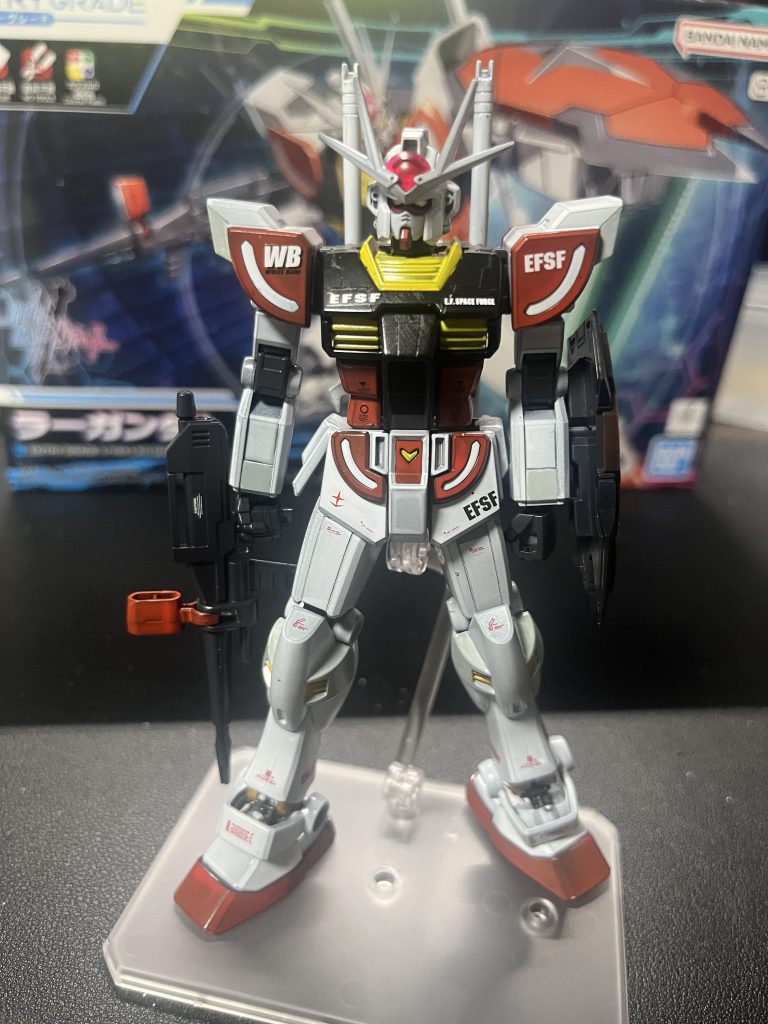 手や足を部分的にグレーを筆塗りして、RGっぽくしてみました。