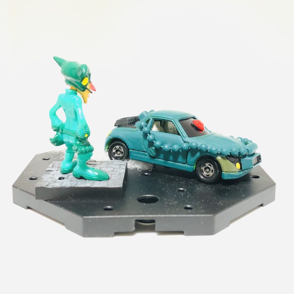 あれ、これちょっとドアのサイズが小さいわね...しかたないわ、自律走行モード、ポチっとなー！