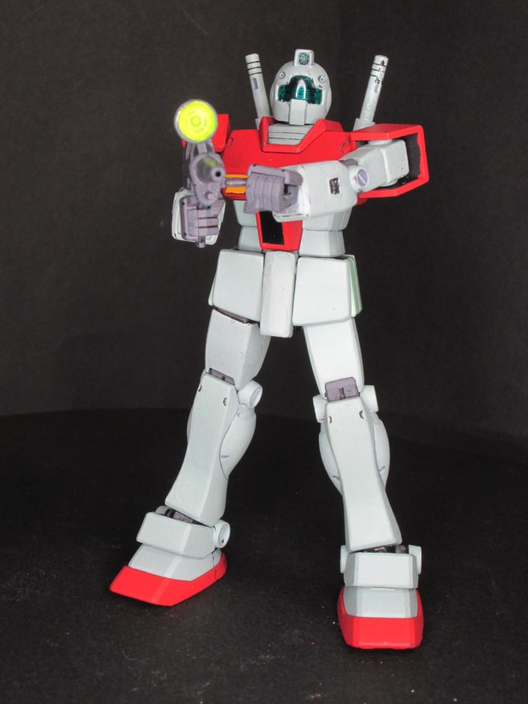 ガンダムの胴体なので腕が前に動いて可動範囲がちょっと広がりました。