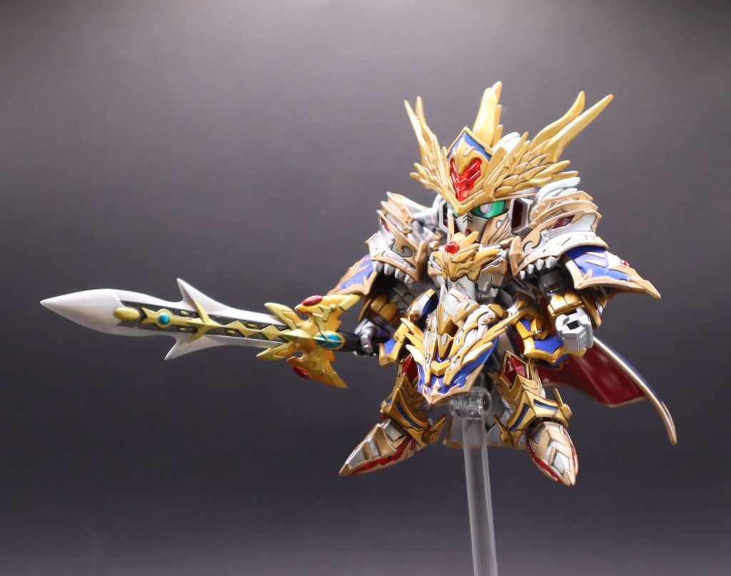 剣はSDXのキングガンダムII世のものを持たせました。