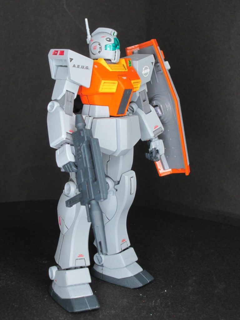 肩のスラスターにタグプラ板で仕切りを作り、足先をエコプラのガンダムに交換。(どなたかがやっていた方法を真似してみました)