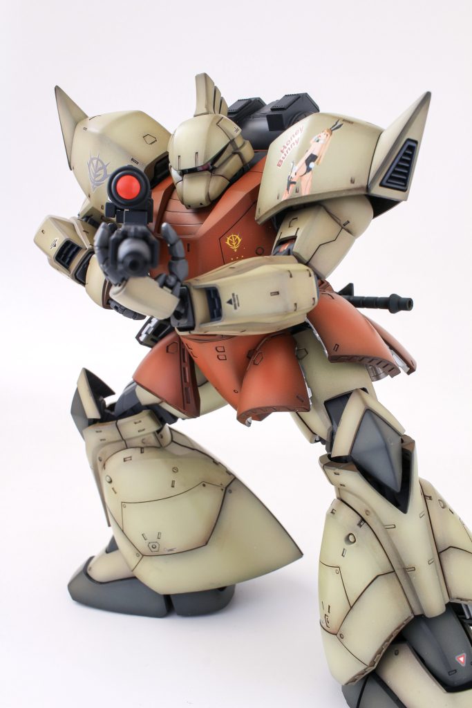 膝アレコレと切り欠き改造してしゃがんでライフル持たせたいと思いましたが、やはり股関節をいじらないと無理でしたね笑案の定スカートに引っかかる多少は腰を据えたポーズが出来るようにはなりました