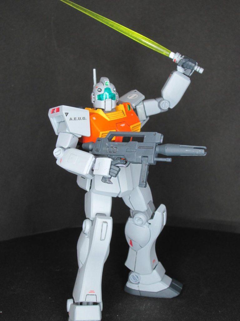 腕もエコプラガンダムの物に交換してみました。こちらの方がよりZガンダムに出てきた機体(RGM-79R)に近いのかも。