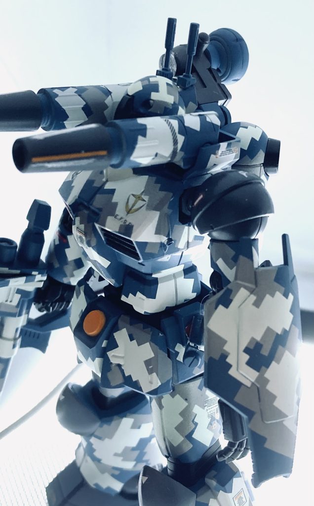 盾も付けました。これでドット迷彩マスキングは使い切り。ご覧いただきありがとうございました😊