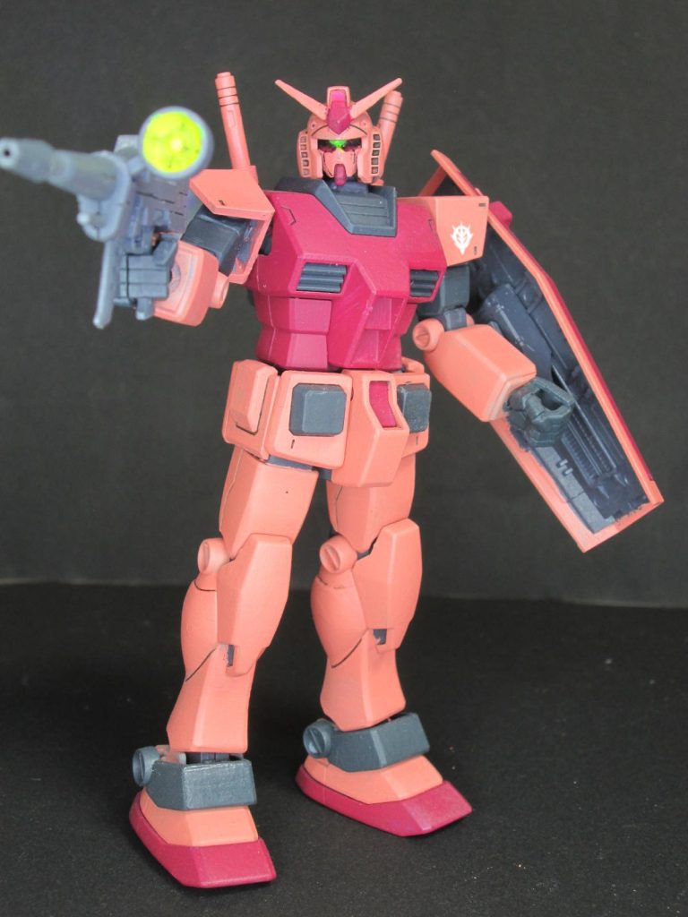 ギレンの野望と言うゲームはやった事ないのですが、ジオン側のMSならモノアイもアリかな?って事でオマケで、一つ目のモノアイガンダムヘッドも作ってみました。通常の目の部分と鼻筋を削り、ウェーブのHアイズを使いました。