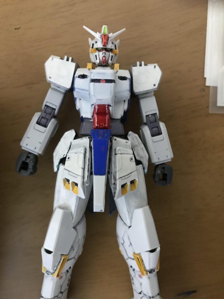 その後プロポーション変更を行い、上半身がほぼ現在の形になりました(第三形態)。そしてなんやかんやあって現在の第四形態になりました。第三形態→胴体:BD1(Revive)･Mk-Ⅱ(Revive) 胴体(その後):(アルスアースリィ) 靴:GM/GM 脛:ラジエル･Mk-Ⅱ(Revive)第四形態(本作)→脚:スクラッチ部品･元々の脚･ジェミナス01 背中:ポルタノヴァ(30MM) サーベルラック:ナラティブ