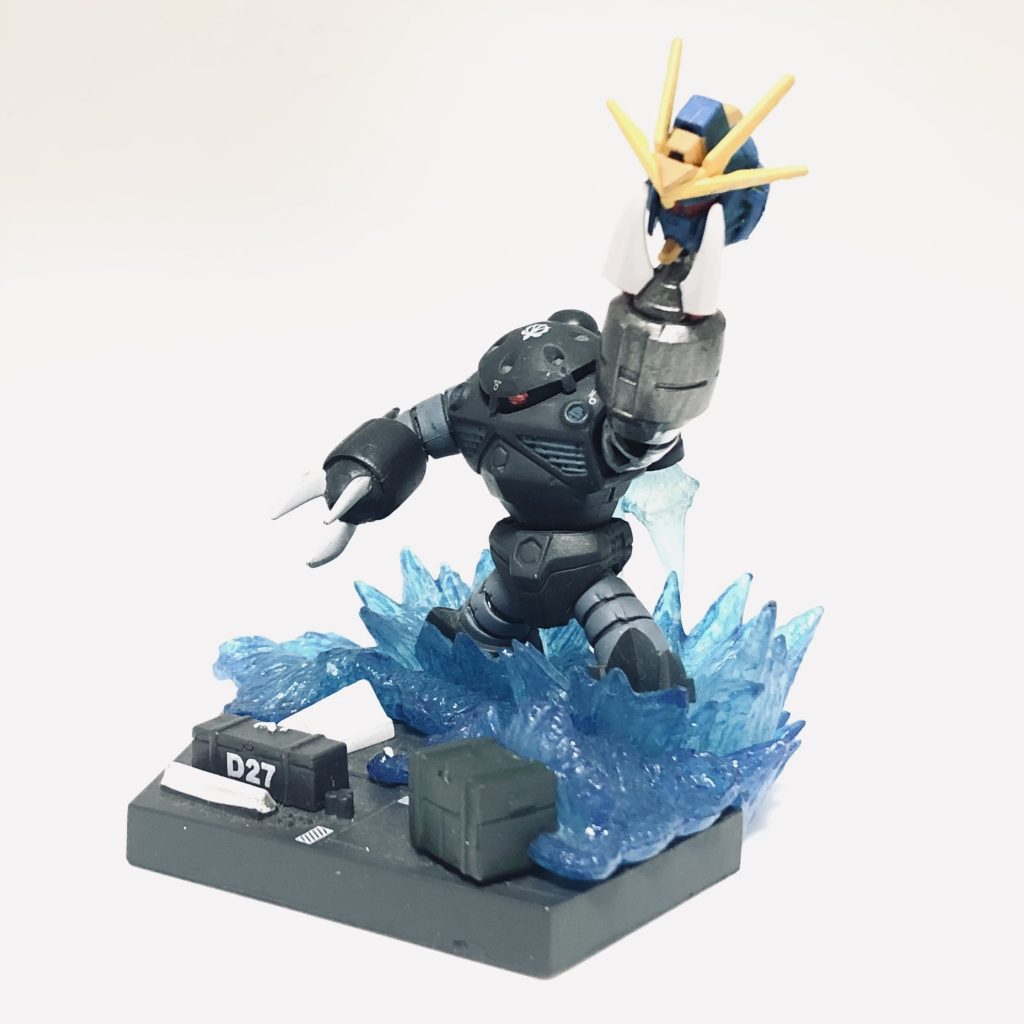 使ったのはガンダムロウバストシルエットモデルのズゴックです。メルカリで300円で手に入れました！左腕はマイクロウォーズのものに置換しているよ❤︎