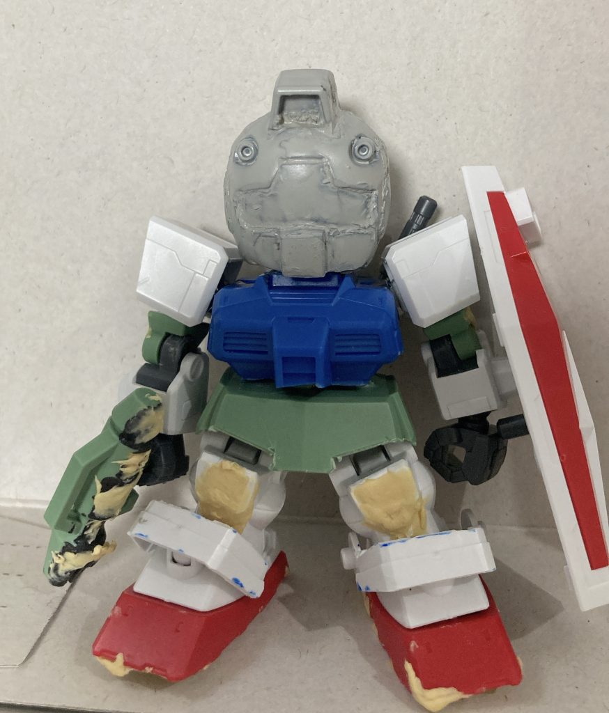 サフ前画像。一部パーツ入れ替えたところもありますが、使ってるパーツがわかりやすいと思います。頭はSD CSジム頭、上半身はSD EXガンダム、下半身はSD CSガンダムのパーツをメインに用いてます。