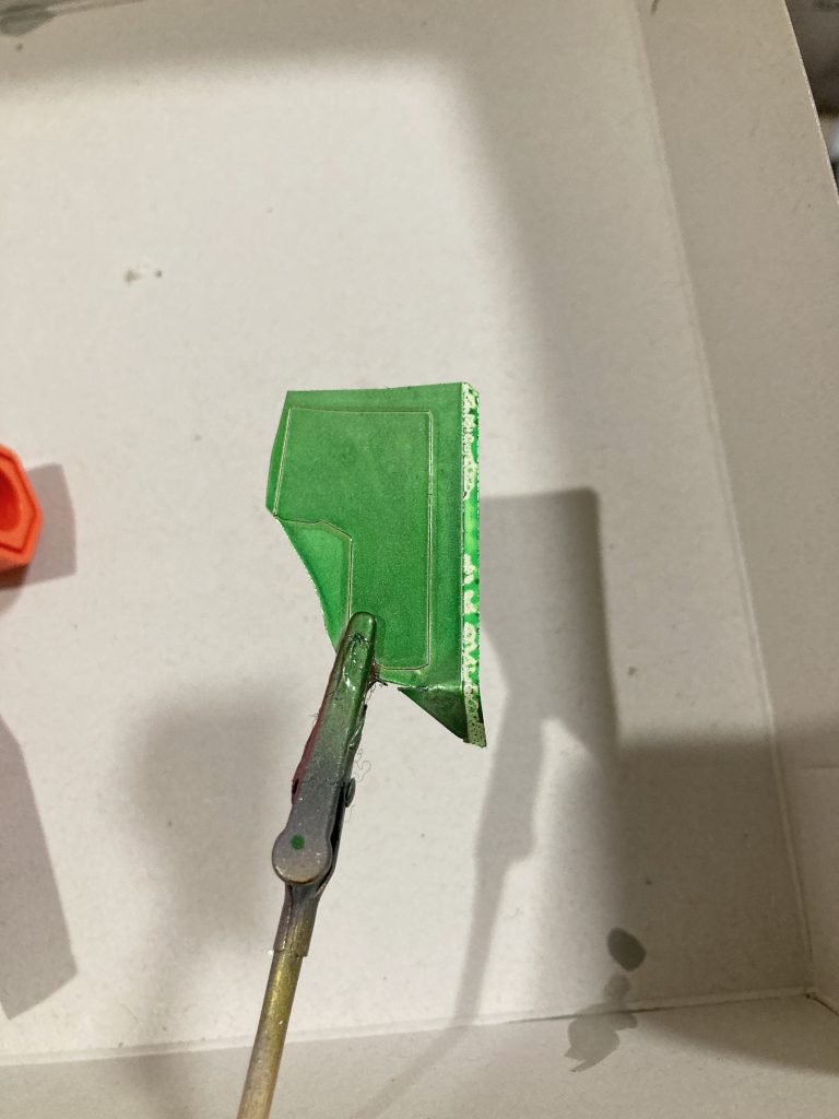 サブカメラはホイルシールを塗装して切り貼りしてます。よく考えたらメインカメラもこの手法で良かったかも💦