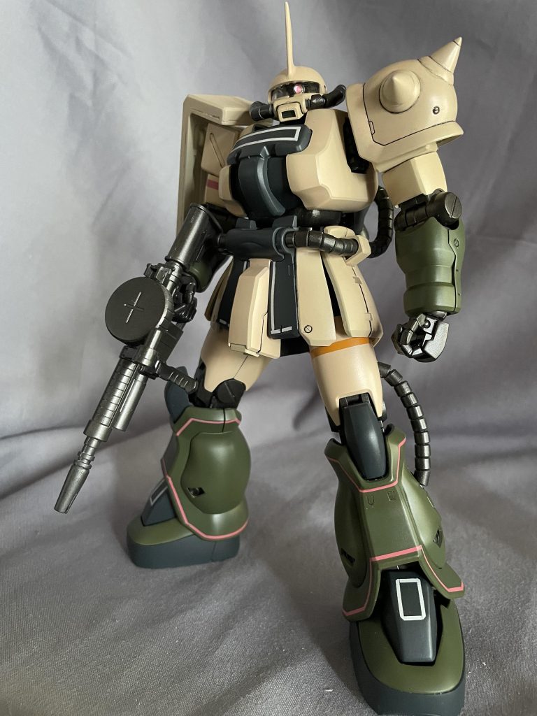 連邦仕様にはザクマシンガンが付いてるのですが、通常版のマシンガンより、やっぱりこっちのがザクっぽくて良いですね