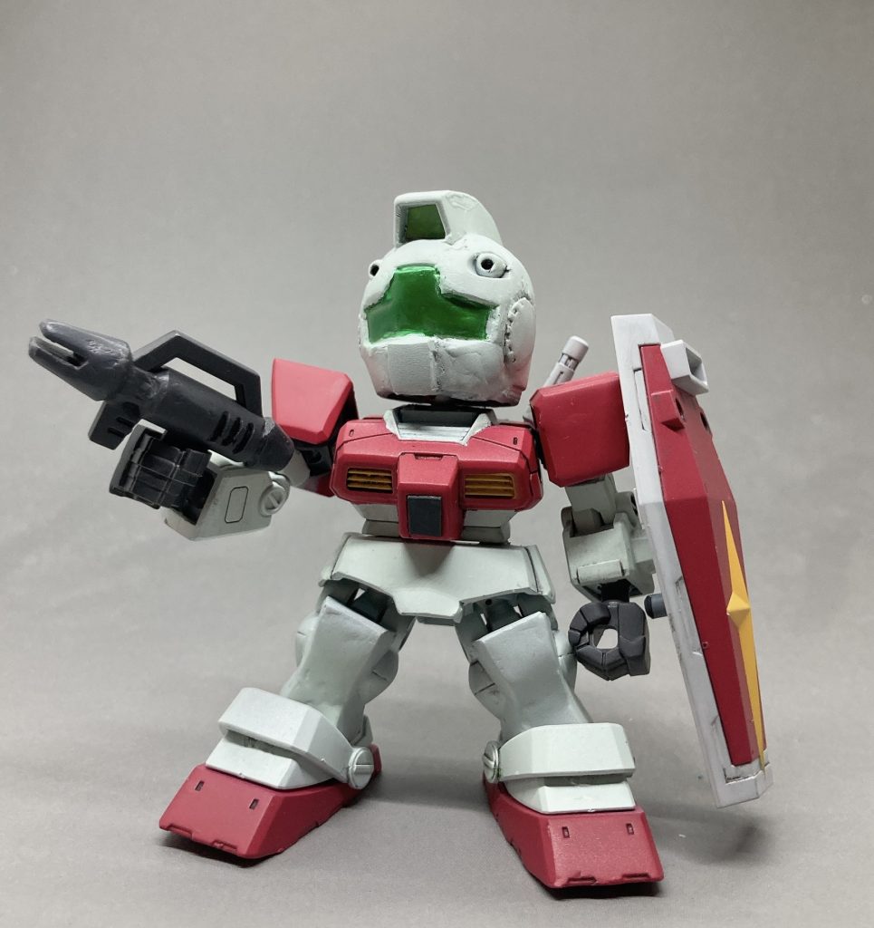 SD CSのジムがやや精悍すぎる印象だったので、なるべくかわいく、それでいて強くもなりうるポテンシャルをもった感じを目指しました。バランスの取り方は違いますが、身長はクロスシルエットのSD体型と同じくらいです。