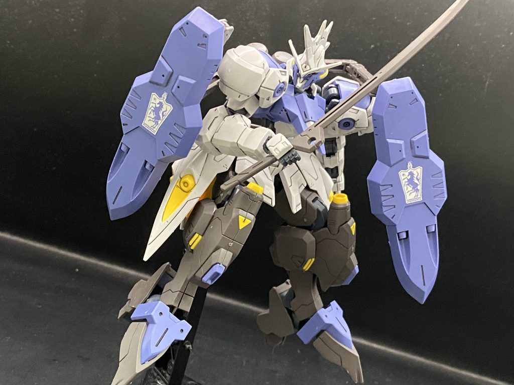 そして刀を構えて武装がとある武器を除けば近接のみという漢仕様なのがすごいいいですね。