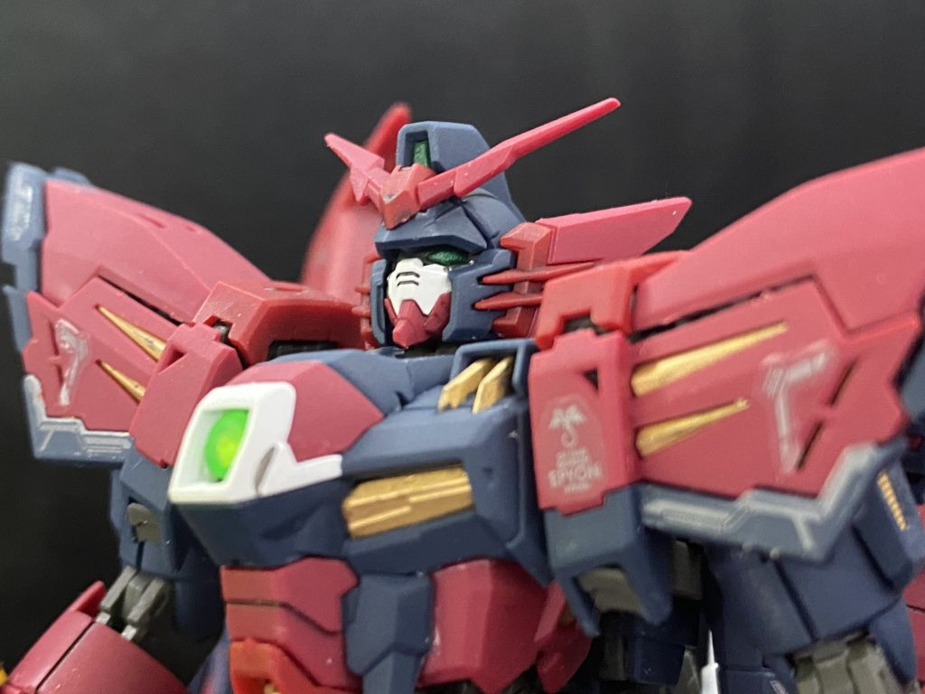 部分塗装でイエローゴールドに塗りエレガントさをひとつまみ足して、付属のコーションデカールにスミ入れをしツヤ消しでフィニッシュの簡単仕上げ。それでもここまでかっこよくなるので満足感も高く素晴らしいキットでした。