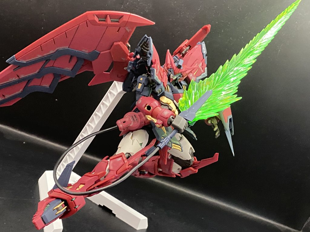 ビームソードは大型のためめちゃくちゃ映える装備です！ジェネレーターと有線で繋がってるので高出力のソードが形成されるという素敵仕様です！